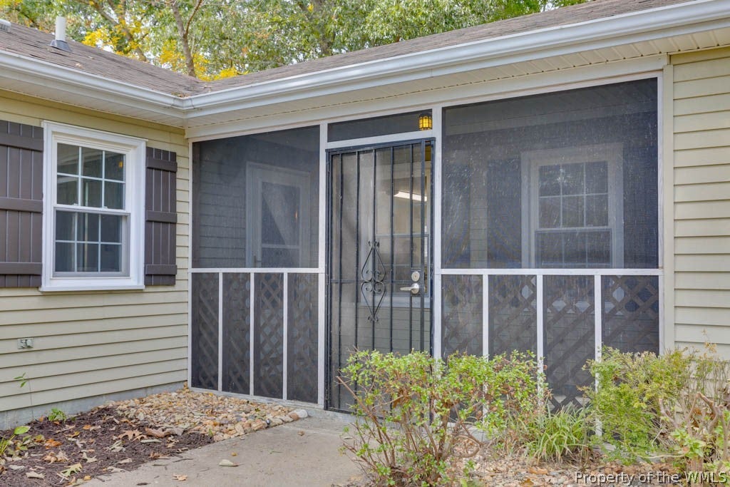 139 Harris Creek Road Hampton, VA 23669 - Photo 5 of 37 Gallery Image 5