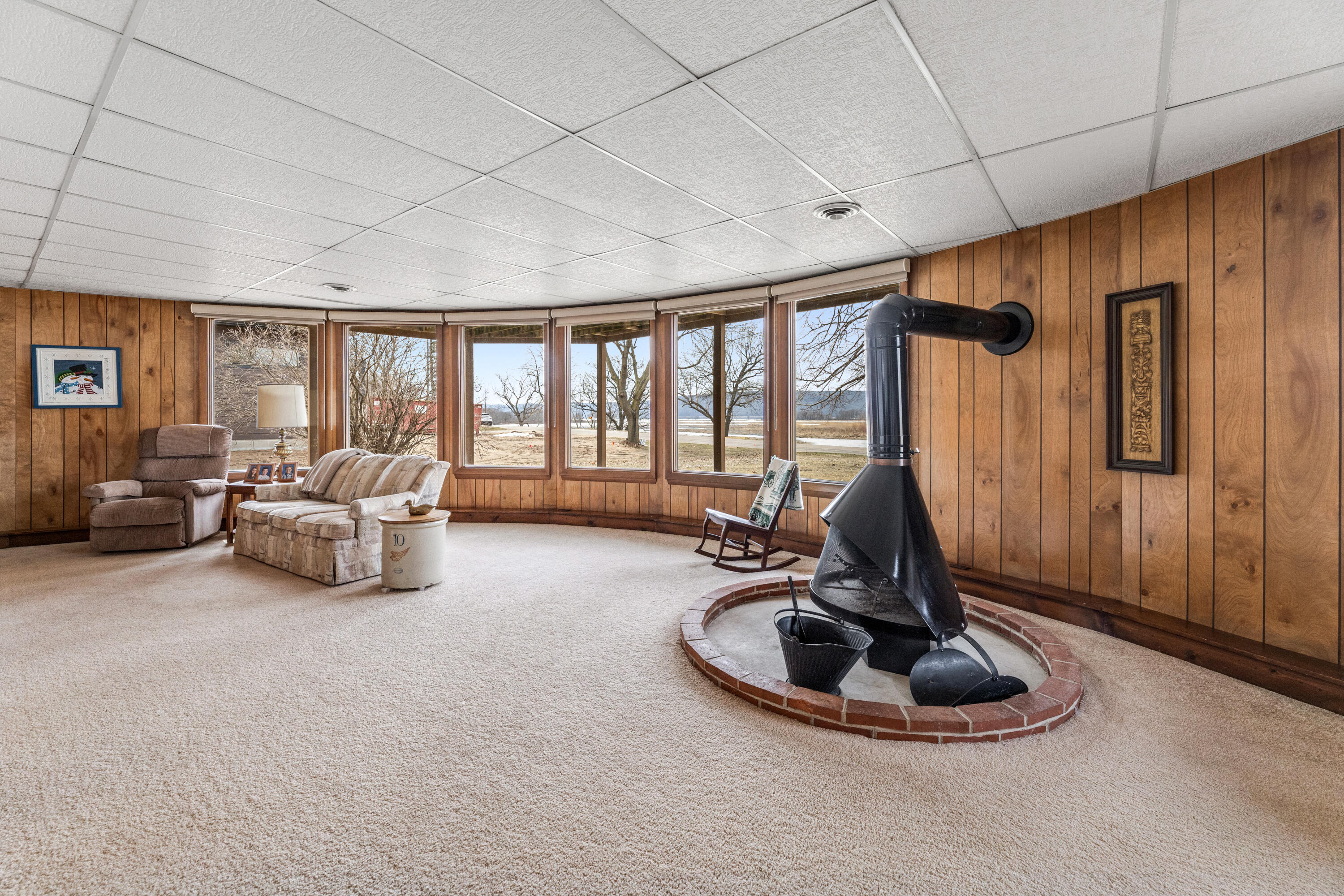 1149 South River Road Buffalo City, WI 54622 - Photo 15 of 32 17 family room