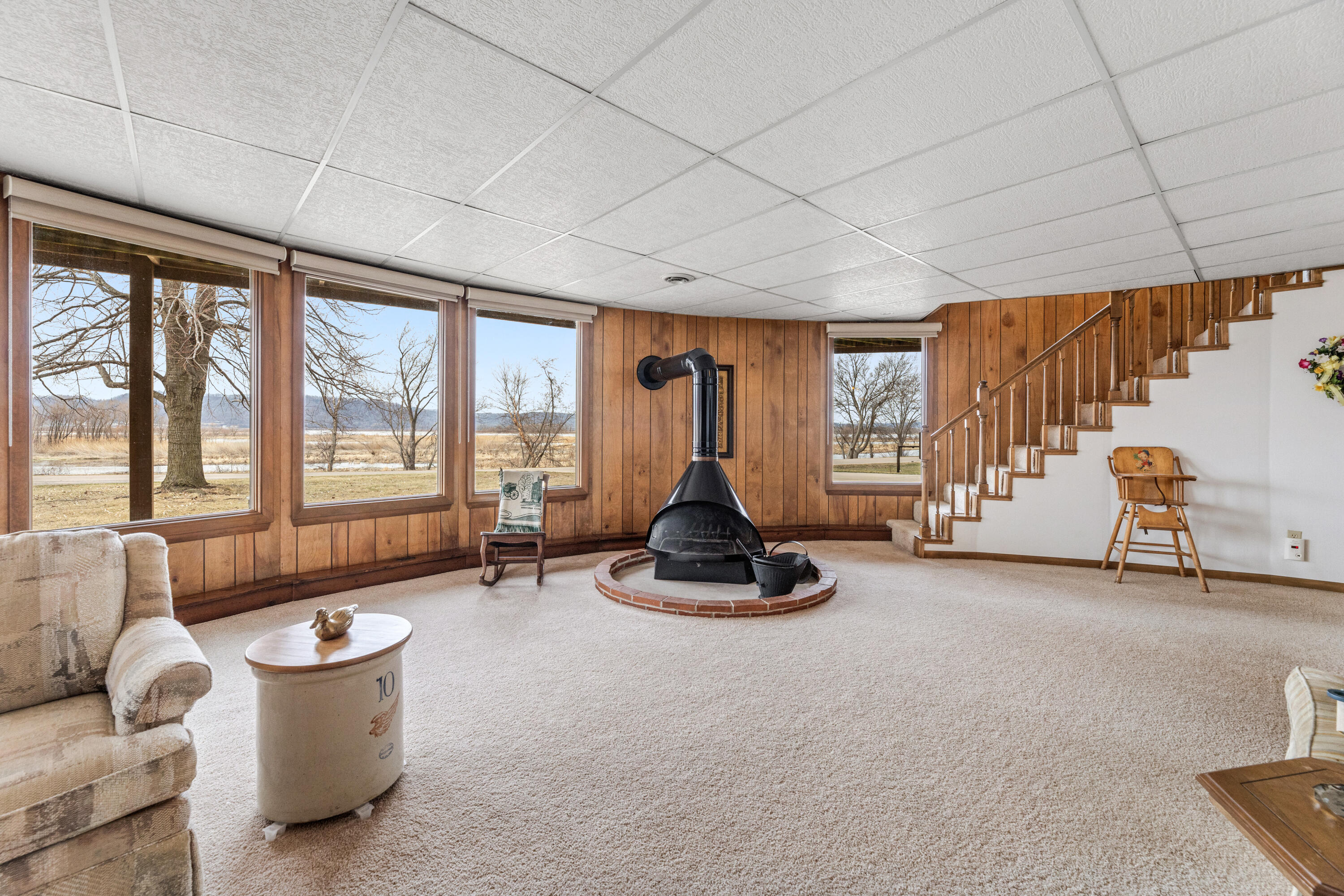 1149 South River Road Buffalo City, WI 54622 - Photo 16 of 32 18 family room