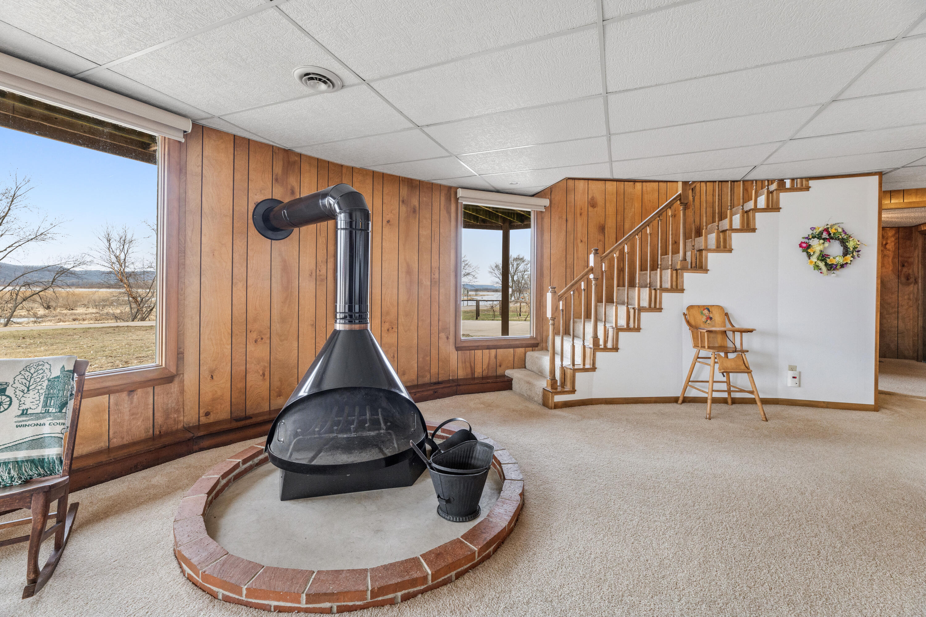 1149 South River Road Buffalo City, WI 54622 - Photo 17 of 32 19 family room