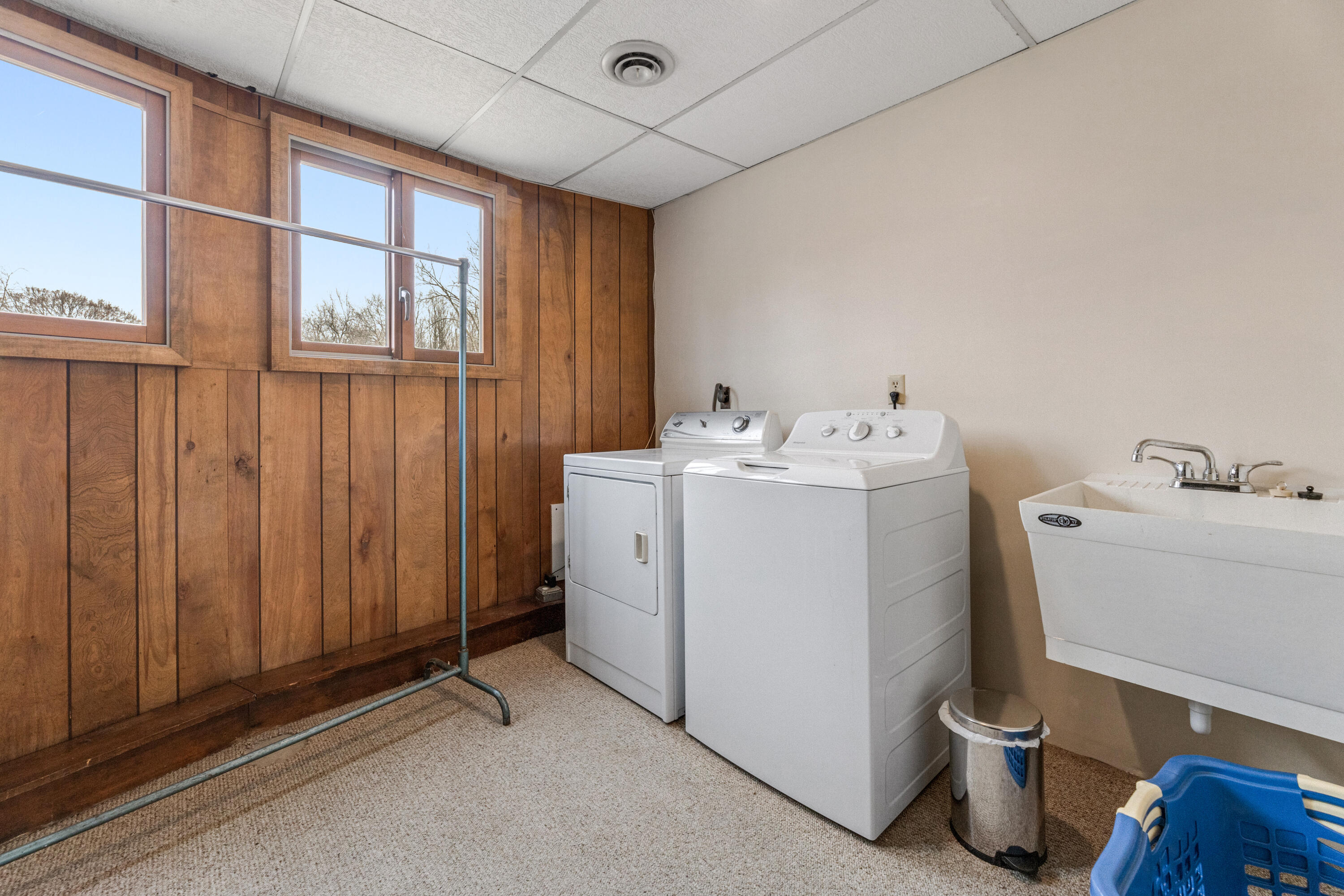 1149 South River Road Buffalo City, WI 54622 - Photo 21 of 32 23 laundry