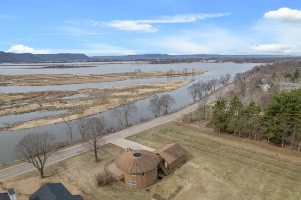 $499,900 | 1149 South River Road, Buffalo City, WI 54622