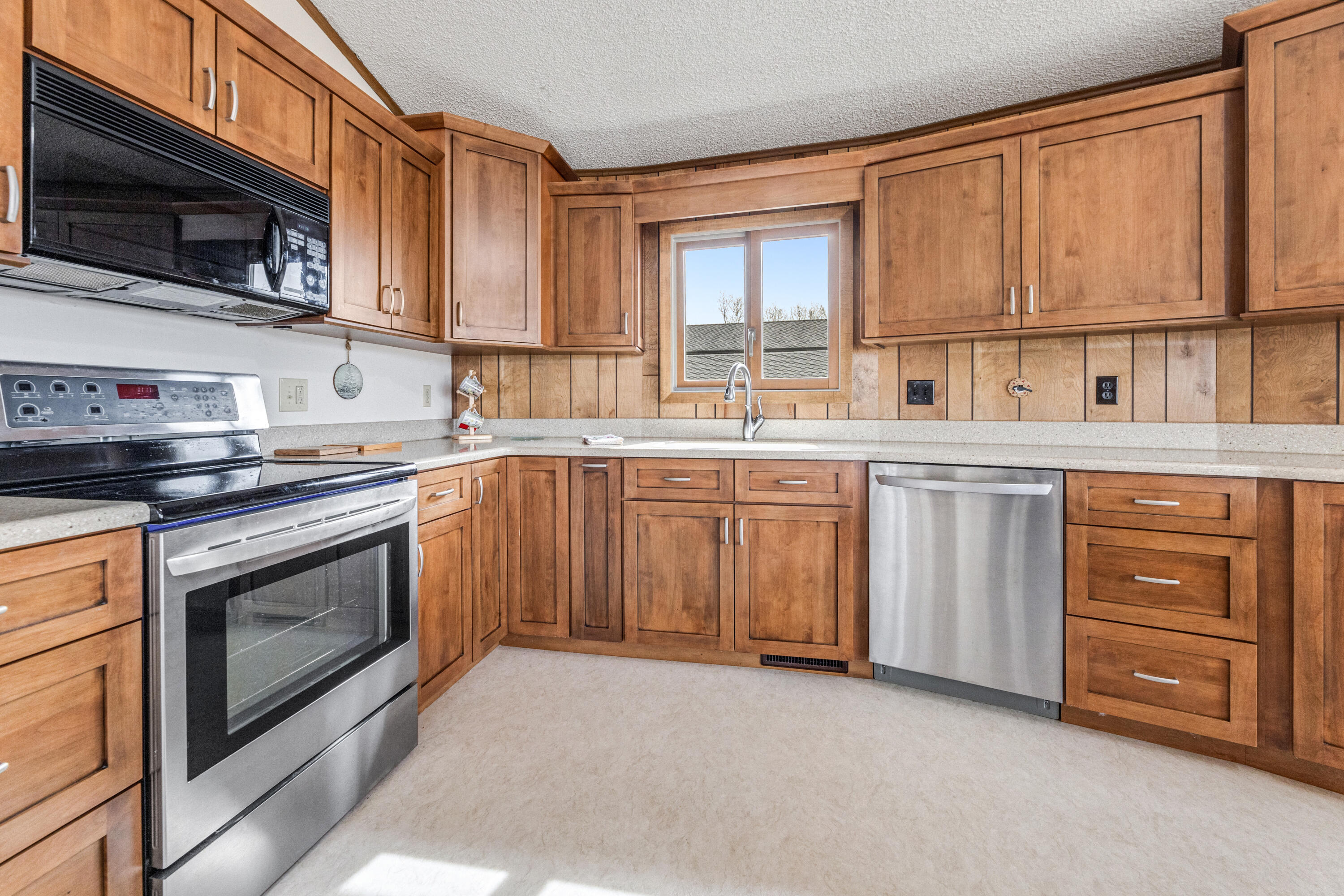 1149 South River Road Buffalo City, WI 54622 - Photo 9 of 32 10 kitchen