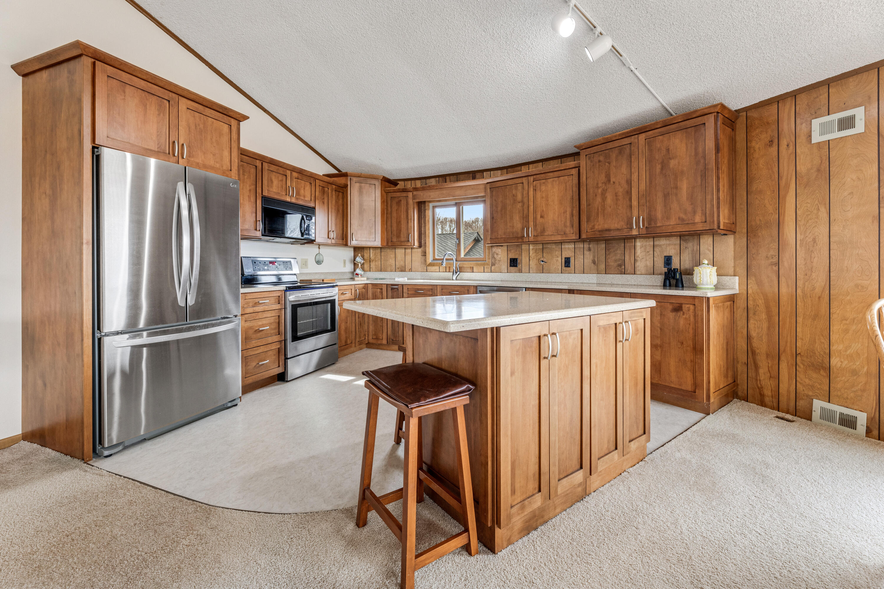 1149 South River Road Buffalo City, WI 54622 - Photo 10 of 32 11 kitchen
