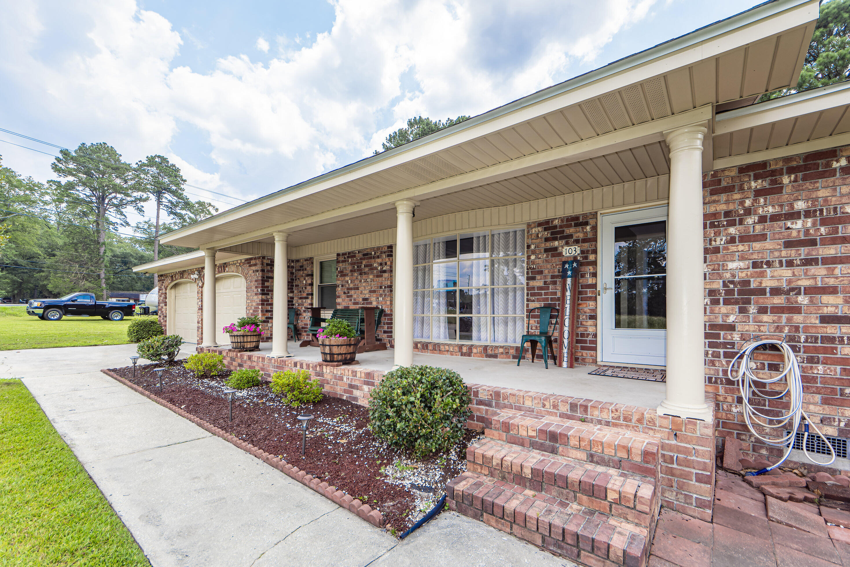 103 Tasker Drive Summerville, SC 29485 - Photo 2 of 42 02