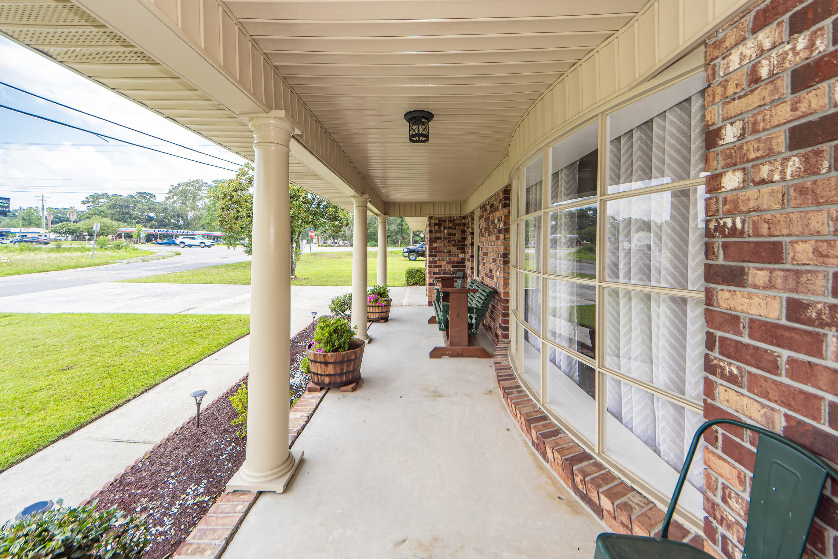 103 Tasker Drive Summerville, SC 29485 - Photo 3 of 42 03