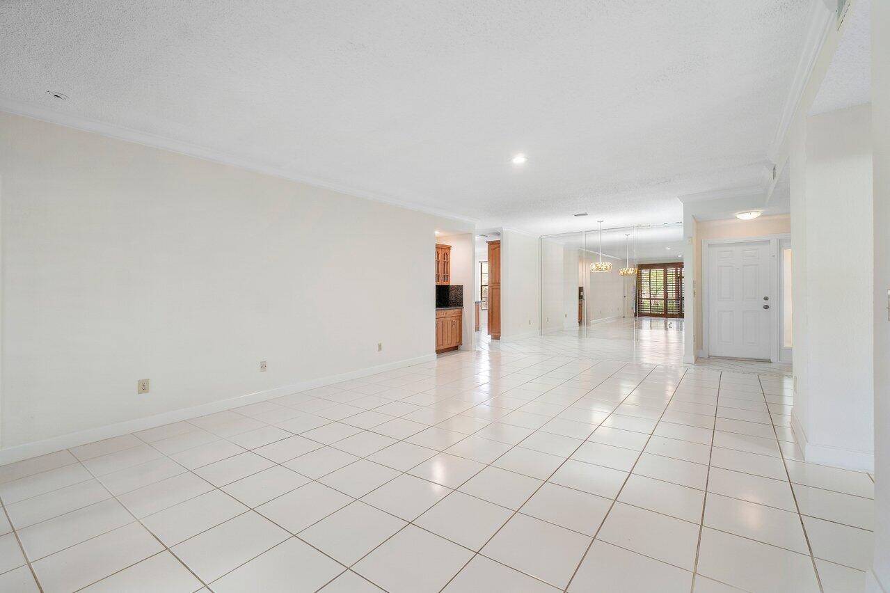 6721 Montego Bay Boulevard, Unit E Boca Raton, FL 33433 - Photo 15 of 37 LIVING ROOM OTHER VIEW