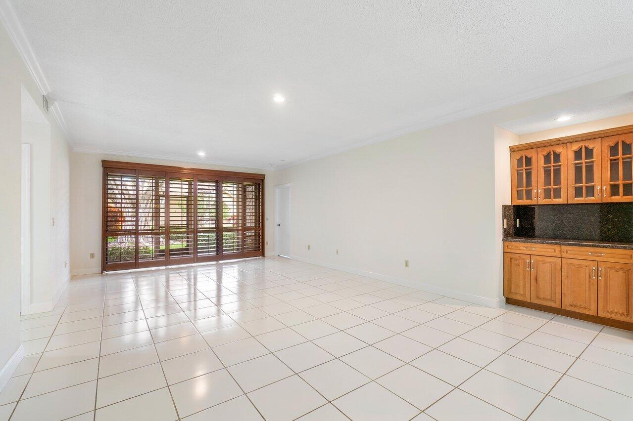 6721 Montego Bay Boulevard, Unit E Boca Raton, FL 33433 - Photo 16 of 37 LIVING ROOM ADDITIONAL VIEW
