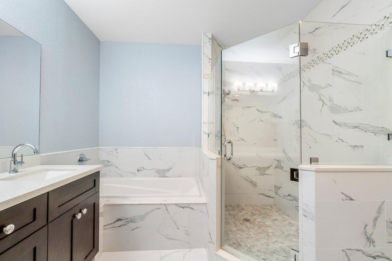 6721 Montego Bay Boulevard, Unit E Boca Raton, FL 33433 - Photo 20 of 37 PRIMARY BATHROOM VIEW 2