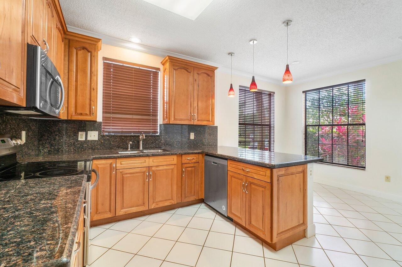 6721 Montego Bay Boulevard, Unit E Boca Raton, FL 33433 - Photo 5 of 37 KIITCHEN