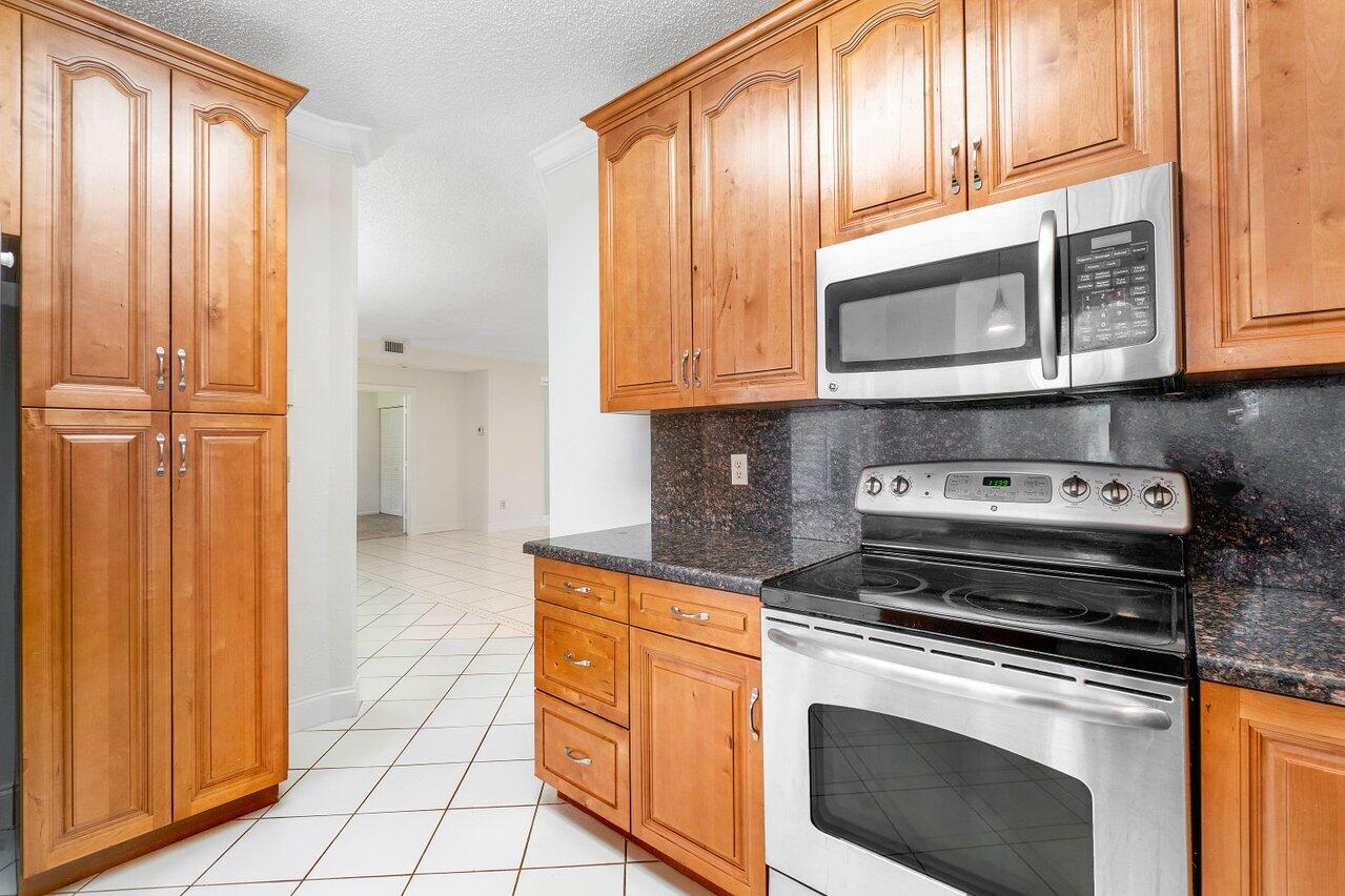 6721 Montego Bay Boulevard, Unit E Boca Raton, FL 33433 - Photo 7 of 37 KITCHEN VIEW 3