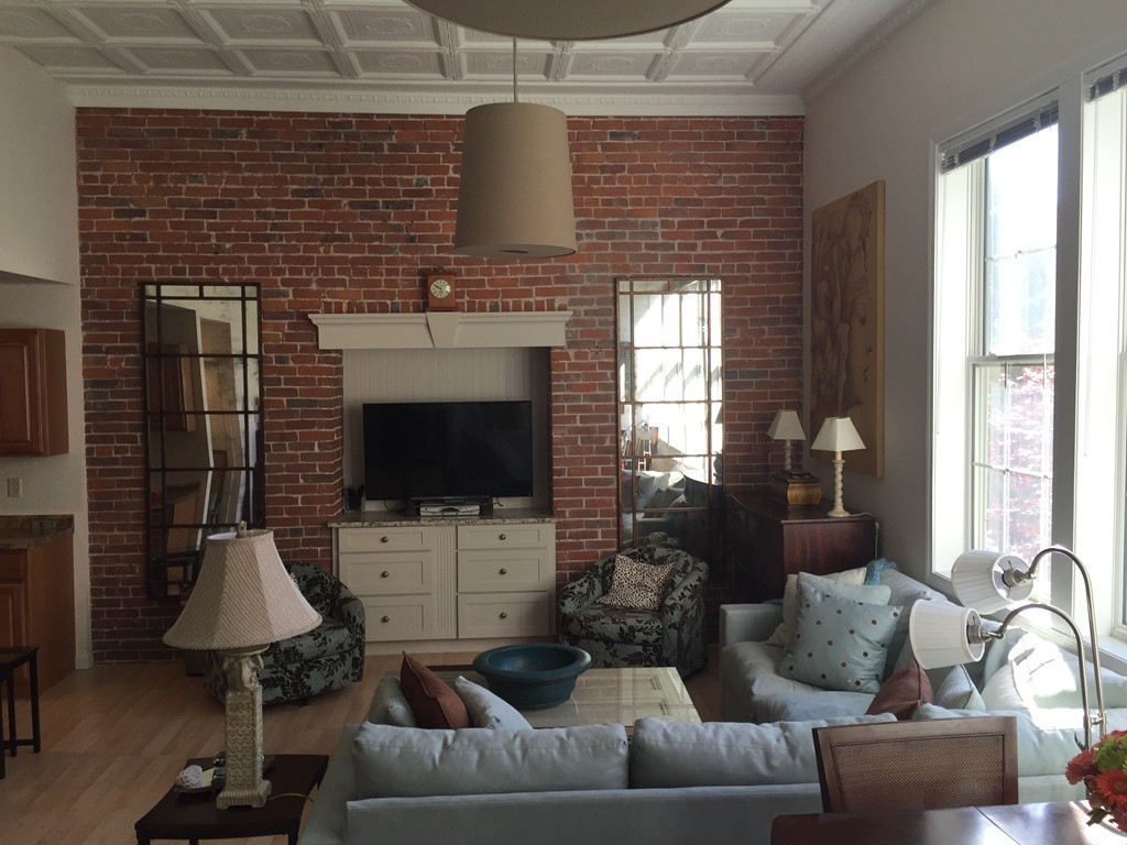 42 Phillips Road, Unit 6 Holden, MA 01520 - Photo 3 of 20 Gallery Image 3