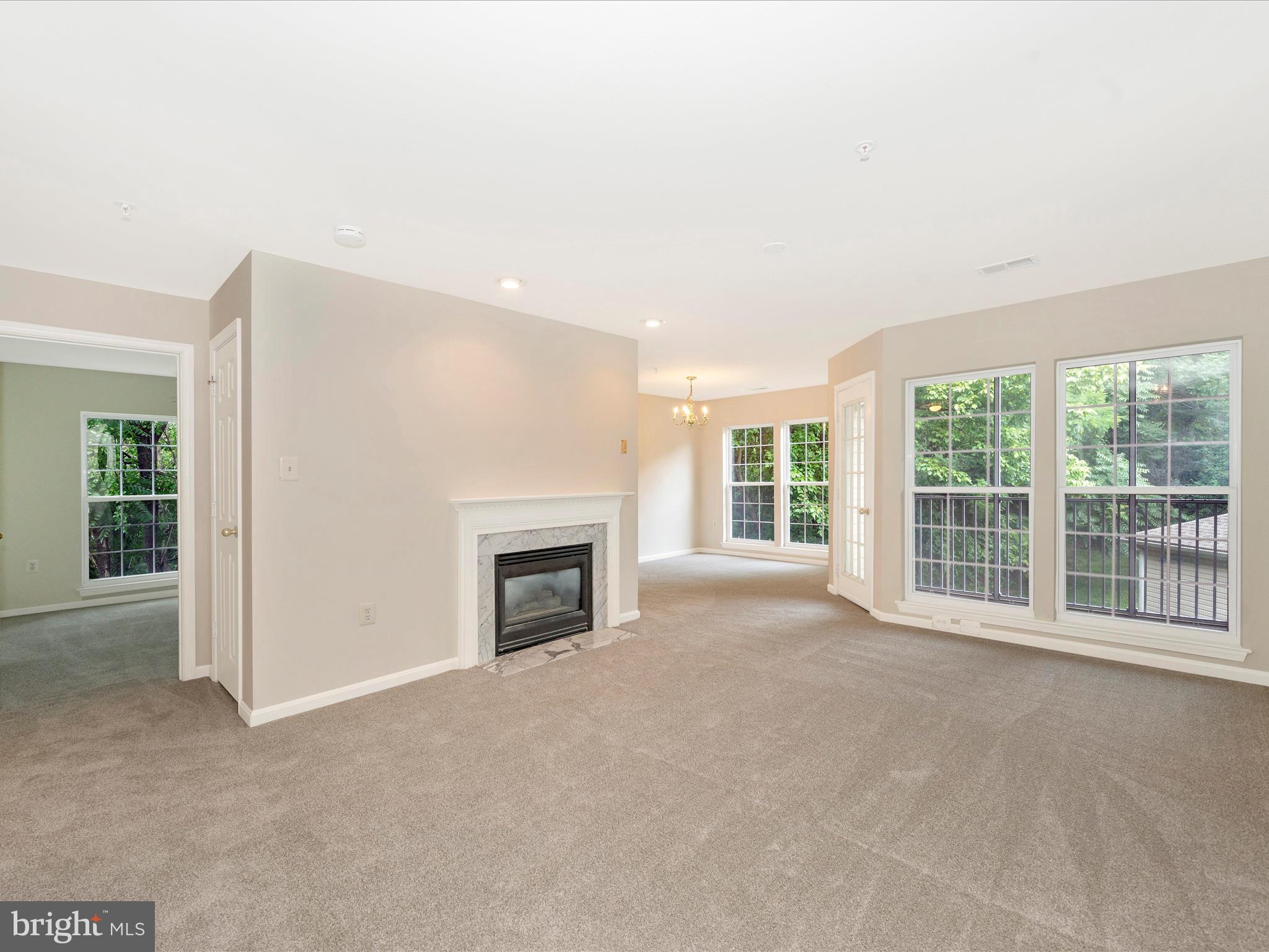 12020 Amber Ridge Circle, Unit B203 Germantown, MD 20876 - Photo 5 of 39 Living Room