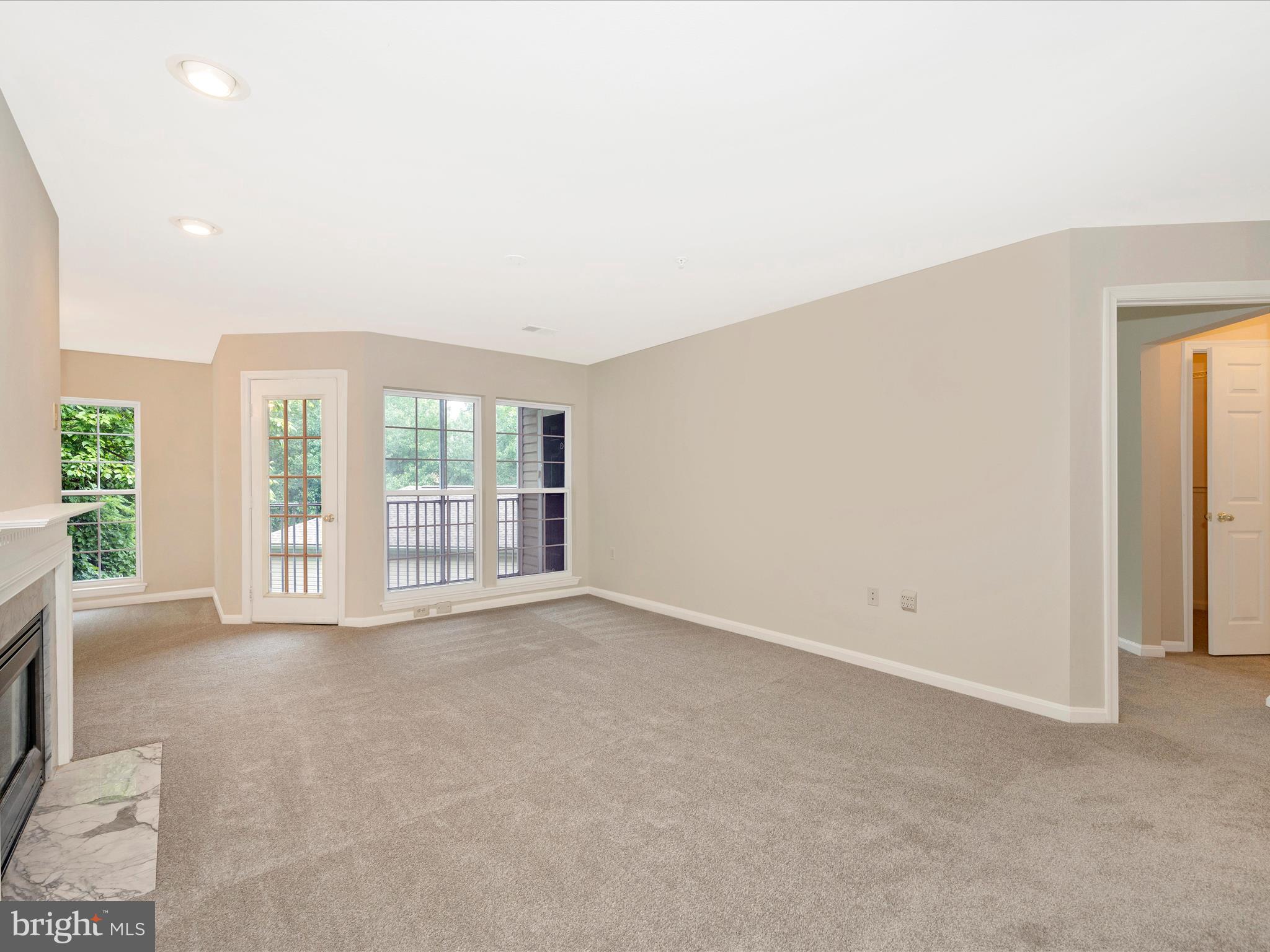 12020 Amber Ridge Circle, Unit B203 Germantown, MD 20876 - Photo 7 of 39 Living Room