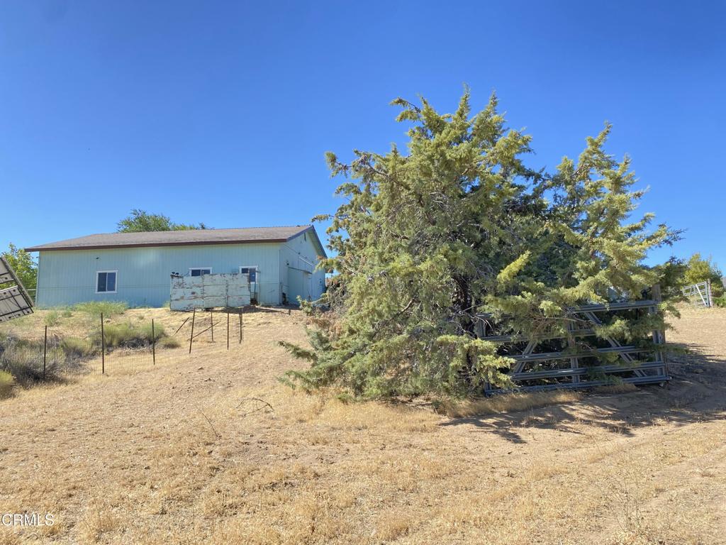 18300 Grant Place Tehachapi, CA 93561 - Photo 23 of 28 a view of a house with a snow yard
