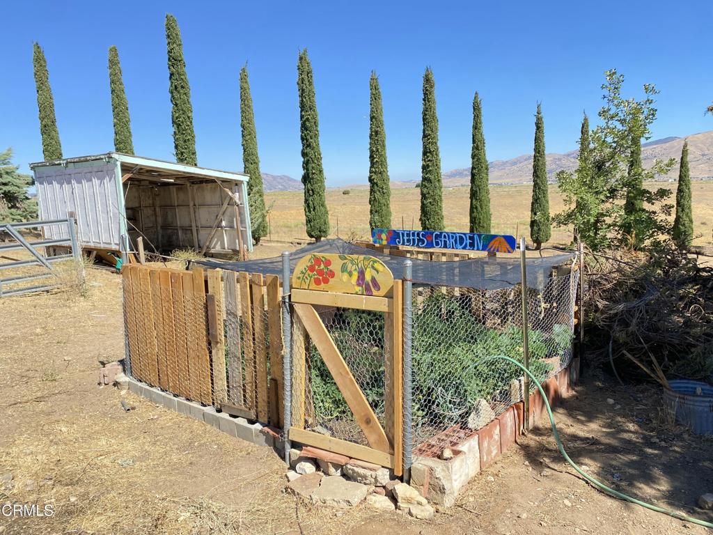 18300 Grant Place Tehachapi, CA 93561 - Photo 24 of 28 a view of outdoor space with seating area