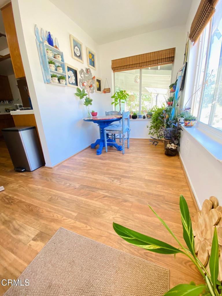 18300 Grant Place Tehachapi, CA 93561 - Photo 10 of 28 a room with furniture and a large window