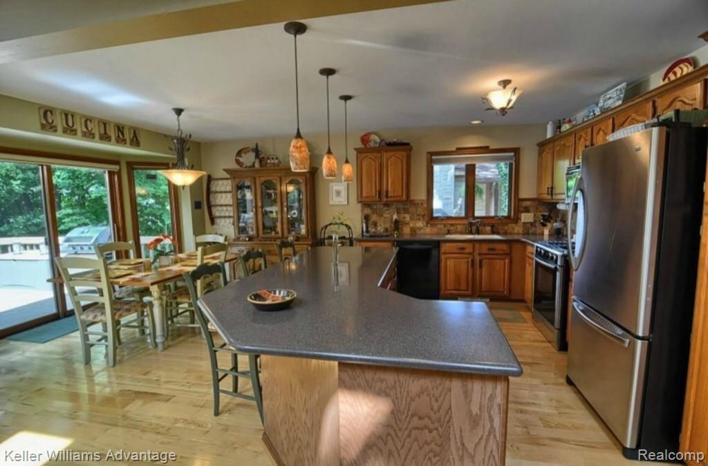 2373 Ridge Road White Lake, MI 48383 - Photo 12 of 43 Kitchen W/Breakfast Room