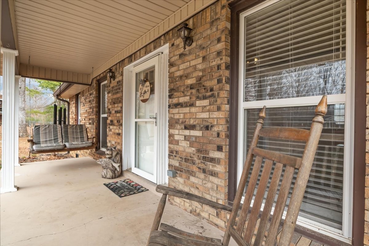 140 Mockingbird Street Erin, TN 37061 - Photo 5 of 36 a front view of a house