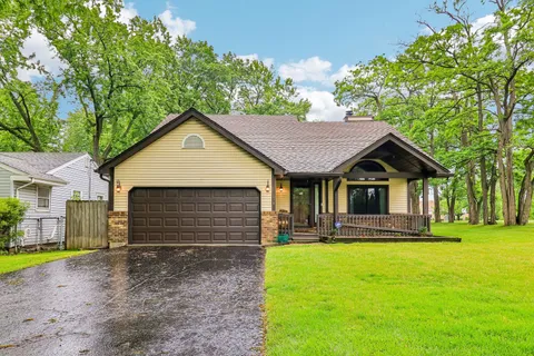$365,000 | 1079 Braeburn Road, Mundelein, IL 60060