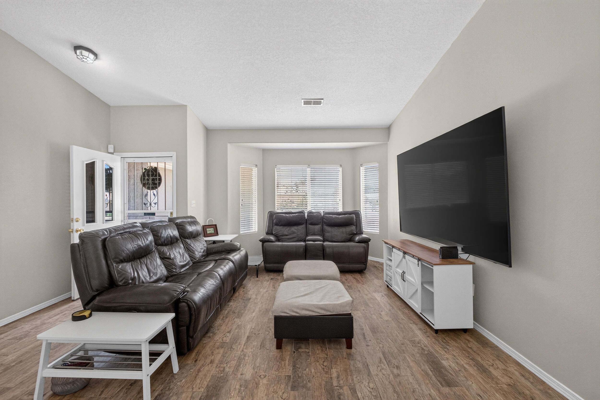 6601 Vista Del Rancho Road Northeast Albuquerque, NM 87113 - Photo 6 of 40 Gallery Image 6