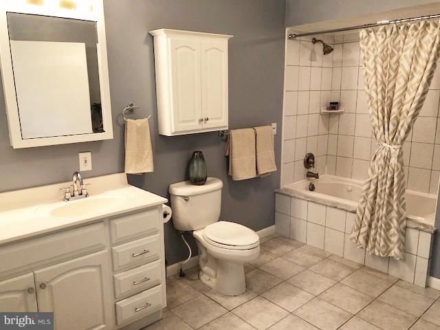 447 Walnut Drive Edgewater, MD 21037 - Photo 18 of 30 Spacious Bath (Master)