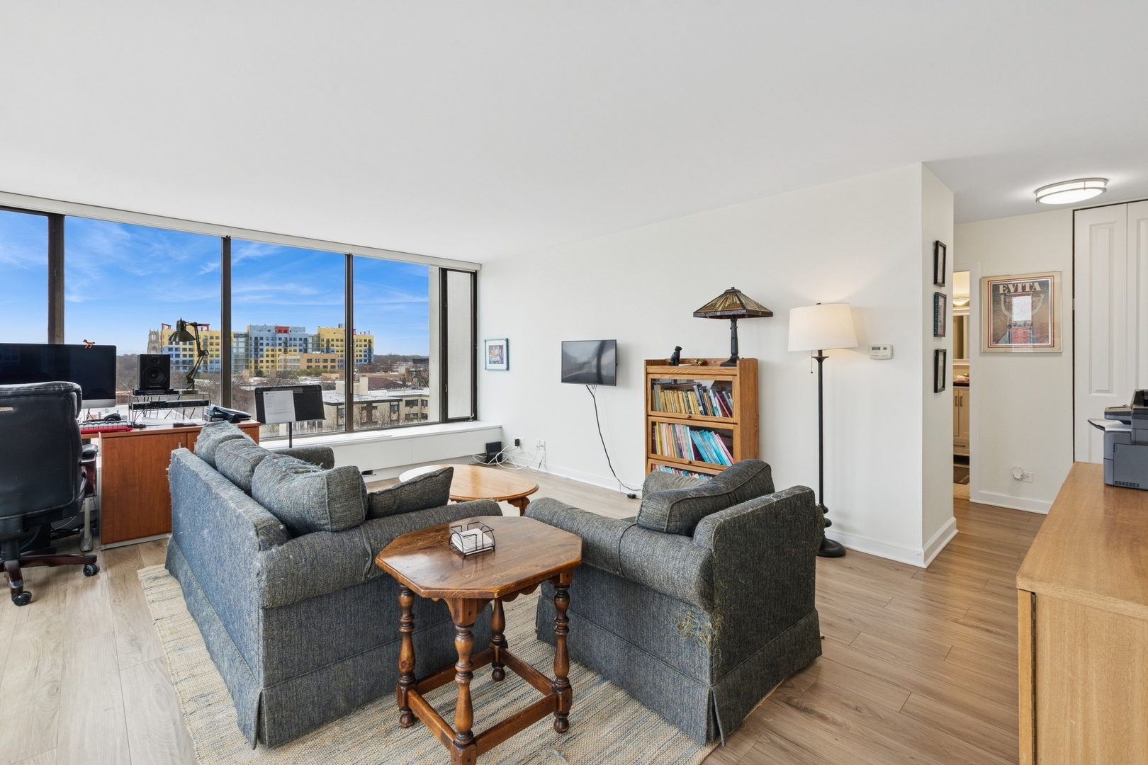 5455 North Sheridan Road, Unit 812 Chicago, IL 60640 - Photo 4 of 20 Gallery Image 4
