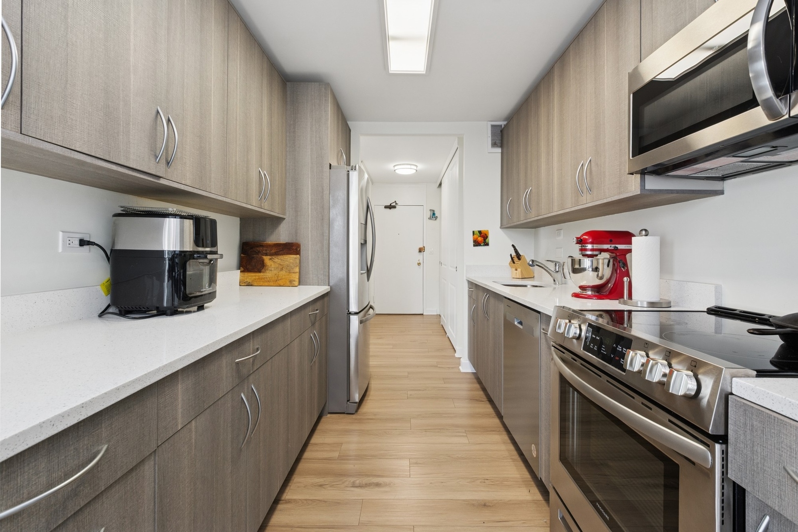 5455 North Sheridan Road, Unit 812 Chicago, IL 60640 - Photo 8 of 20 Gallery Image 8