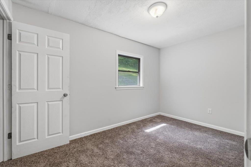 216 Magill Road Zelienople, PA 16063 - Photo 11 of 32