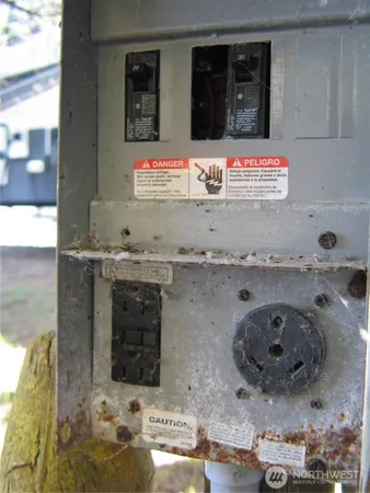 a view of a bench in a backyard