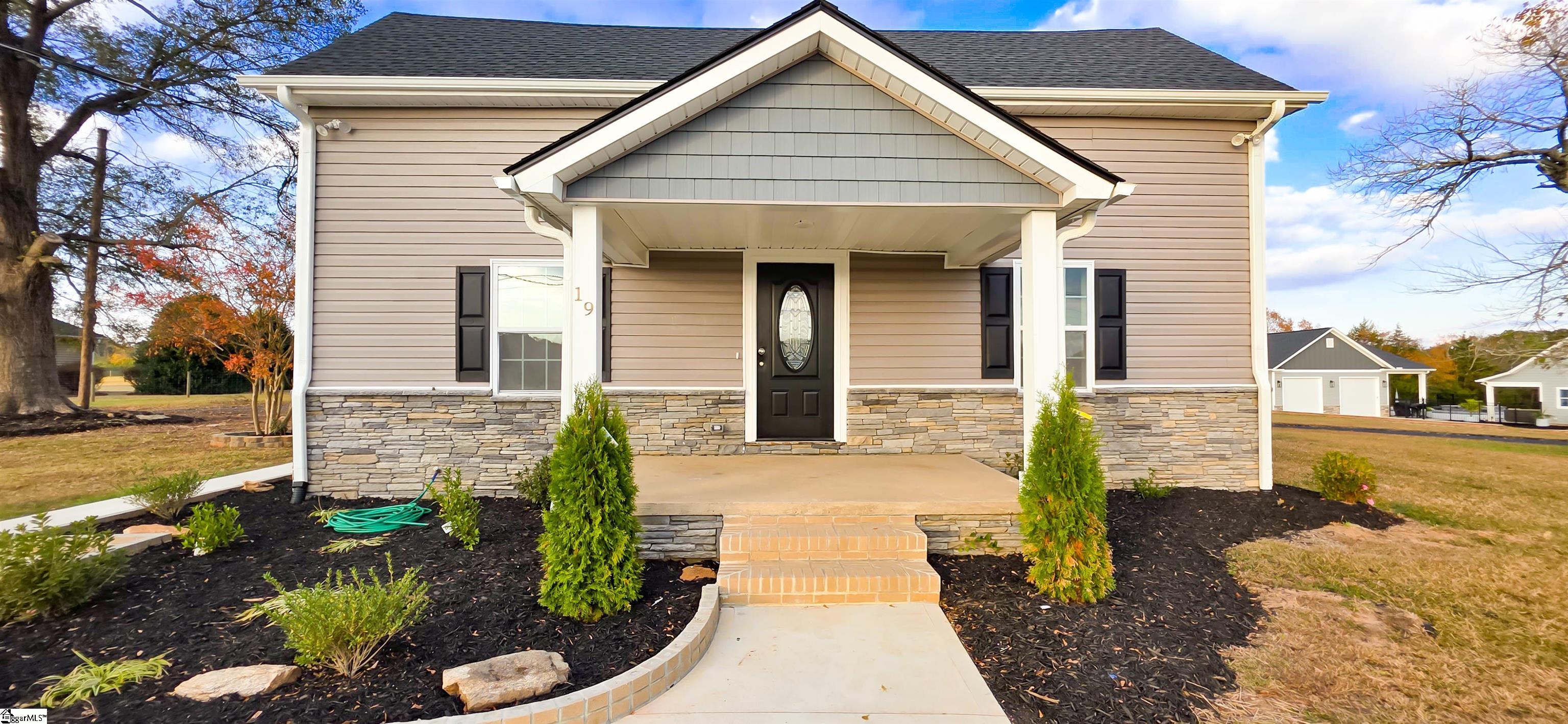 19 Holcombe Road Piedmont, SC 29673 - Photo 2 of 49