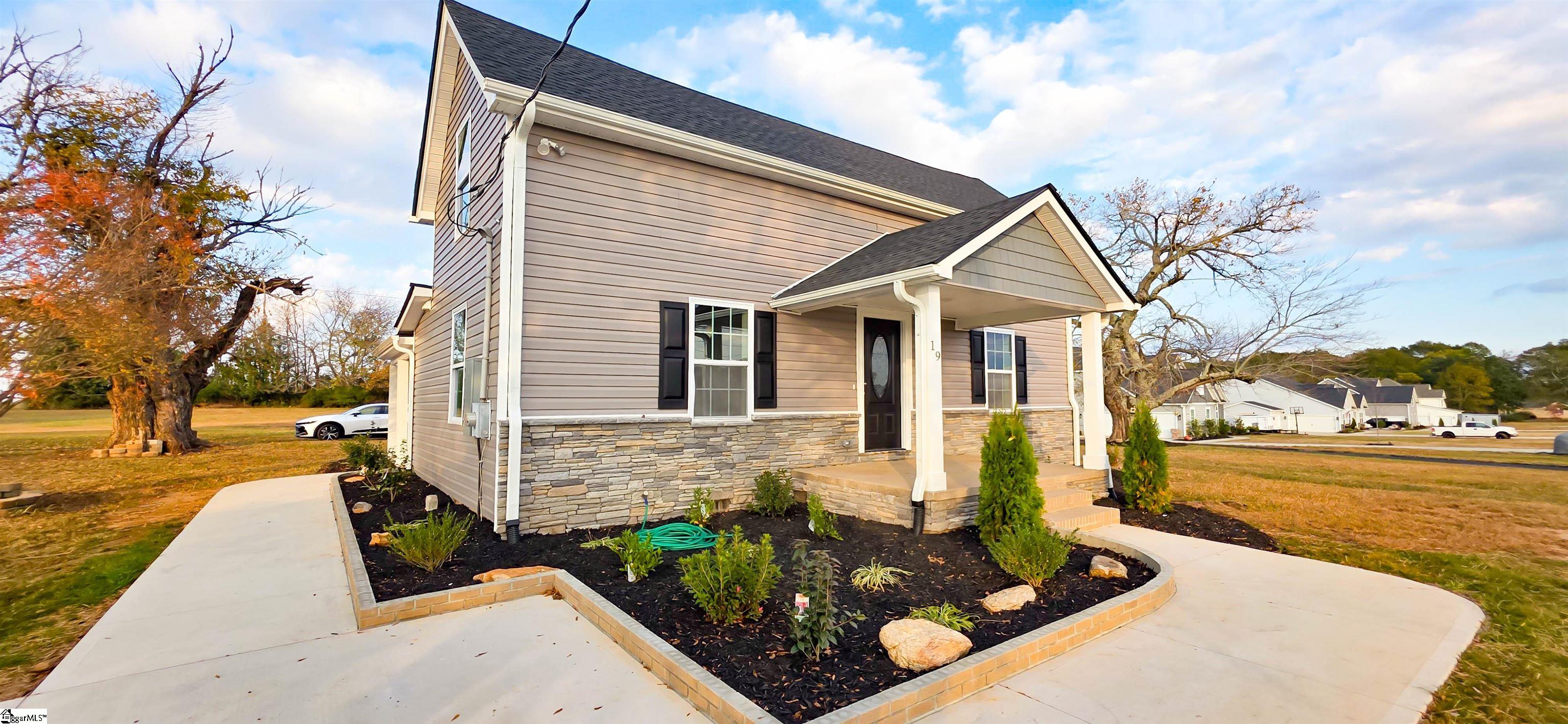 19 Holcombe Road Piedmont, SC 29673 - Photo 3 of 49