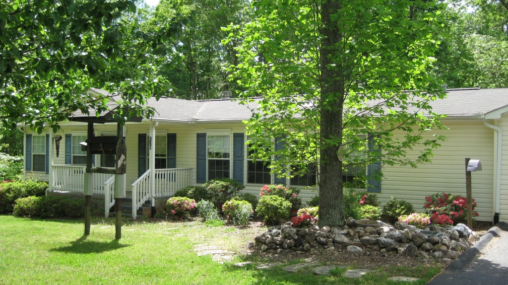 113 Thunder Ridge Road Huddleston, VA 24104 - Photo 1 of 4 Main