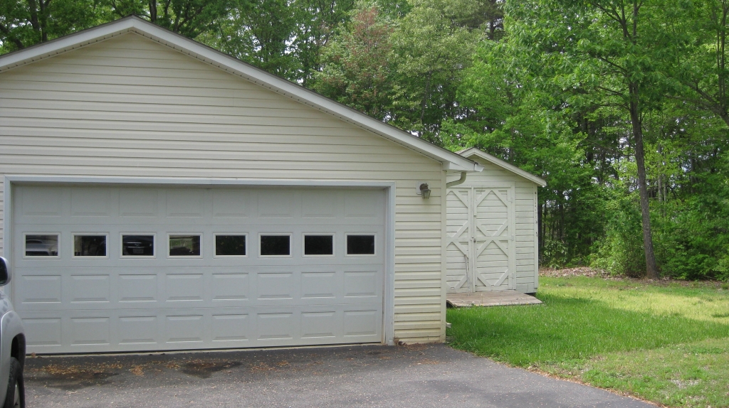 113 Thunder Ridge Road Huddleston, VA 24104 - Photo 3 of 4 garage
