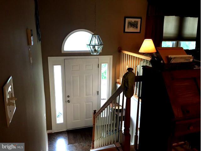8107 Hog Neck Road Pasadena, MD 21122 - Photo 14 of 27 a view of a livingroom with furniture