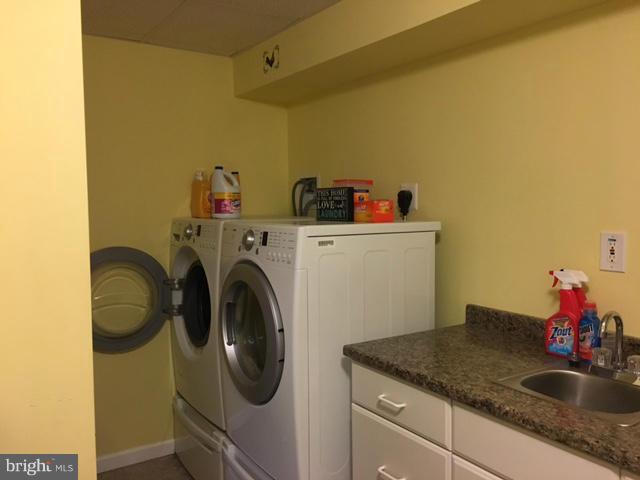 8107 Hog Neck Road Pasadena, MD 21122 - Photo 15 of 27 a utility room with dryer and washer