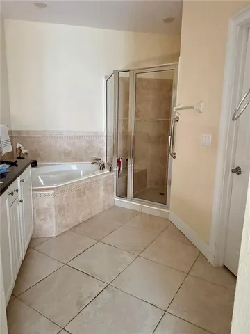 a view of a livingroom with furniture