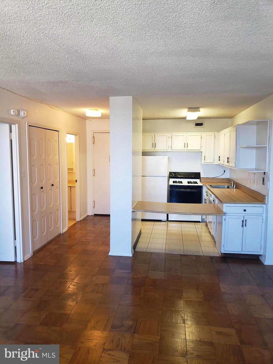 5225 Pooks Hill Road, Unit 1014S Bethesda, MD 20814 - Photo 2 of 14 Open view towards entry