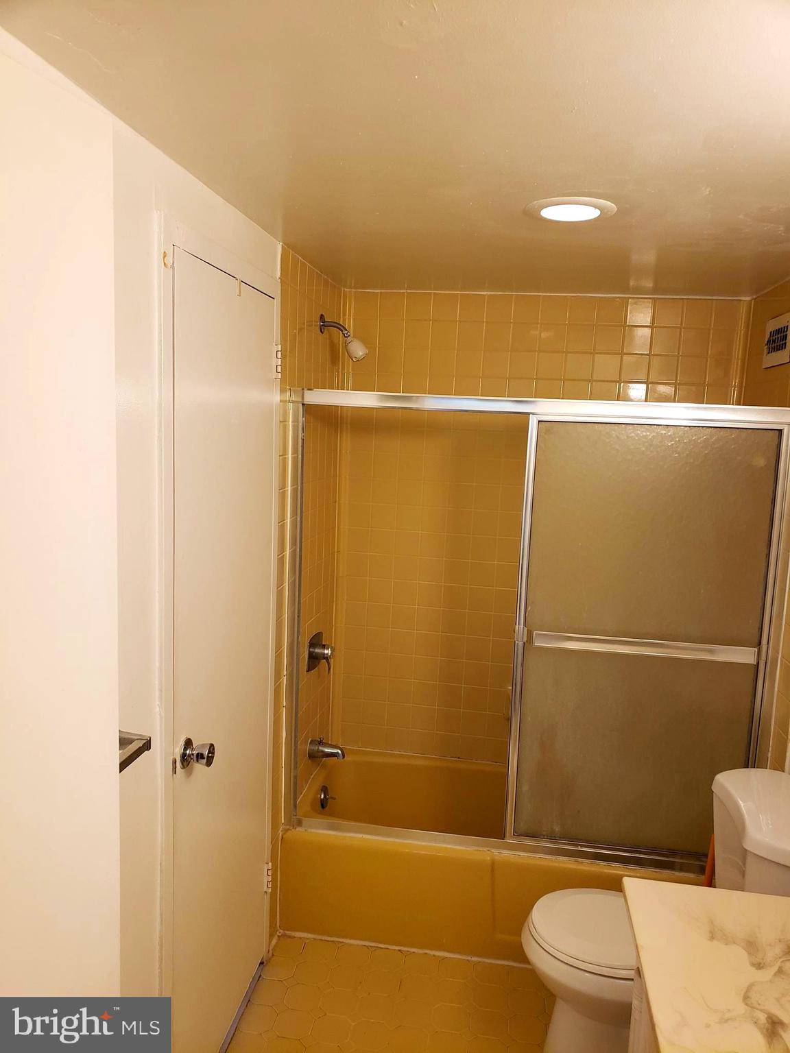 5225 Pooks Hill Road, Unit 1014S Bethesda, MD 20814 - Photo 9 of 14 Bath