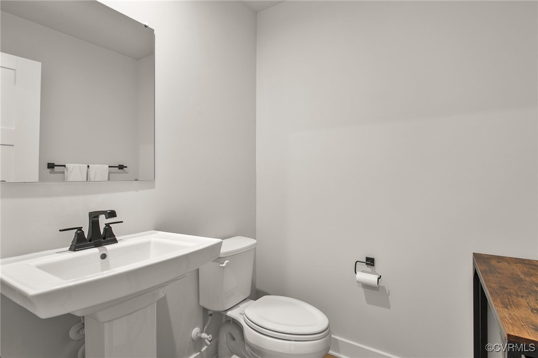 1321 Ewing Pk Loop Midlothian, VA 23113 - Photo 8 of 30 a bathroom with a toilet a sink and mirror