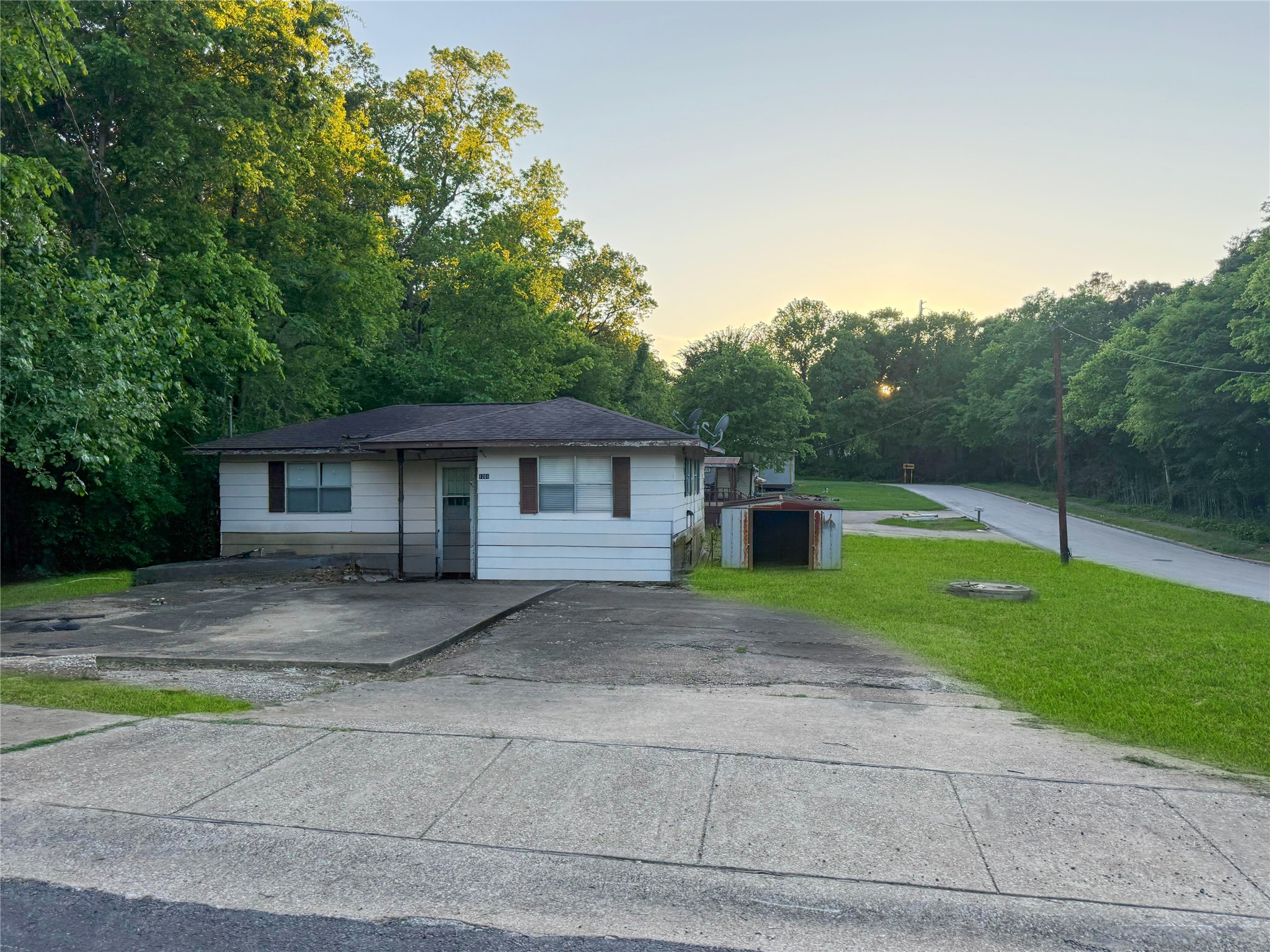 1201 El Road Huntsville, TX 77320 - Photo 2 of 7