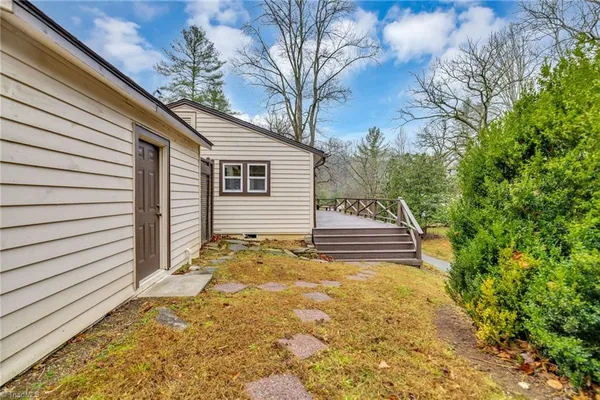 $349,900 | 7 Legra Road, Grassy Creek, NC 28631