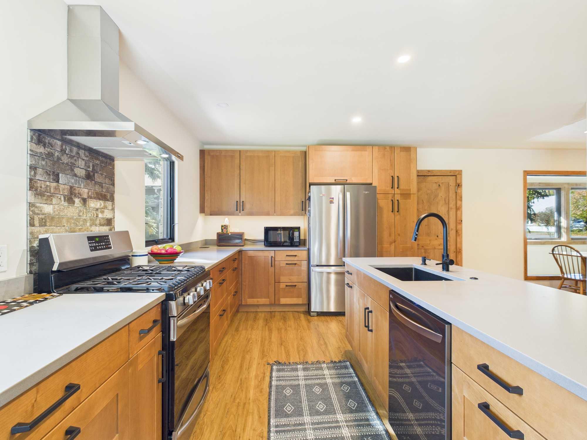 320 Pine Street Hailey, ID 83333 - Photo 7 of 25 Kitchen