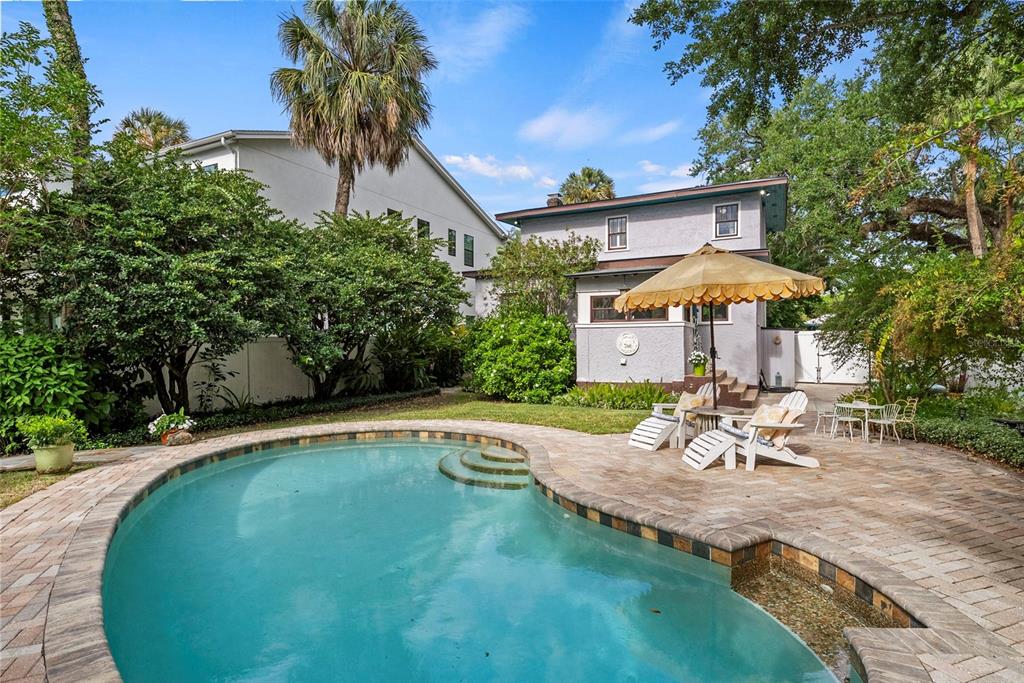 212 South Coolidge Avenue Tampa, FL 33609 - Photo 33 of 37 an outdoor space with swimming pool and furniture