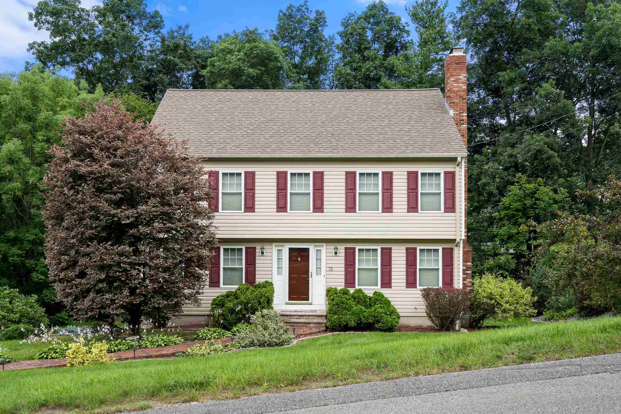 13 Stanwood Road Salem, NH 03079 - Photo 1 of 36