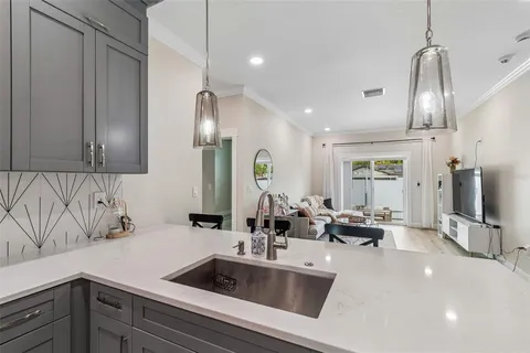 $529,999 | 1901 West Cluster Avenue, Tampa, FL 33604