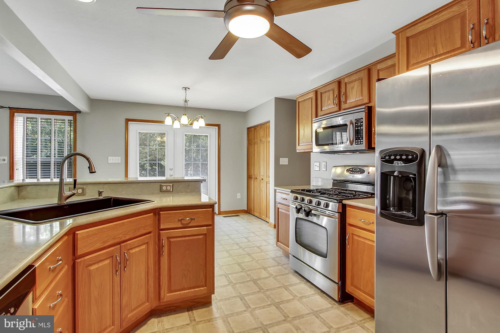 1170 Saddleback Road York, PA 17408 - Photo 8 of 31 Kitchen w/ Quartz Countertops & S.S. Appliance