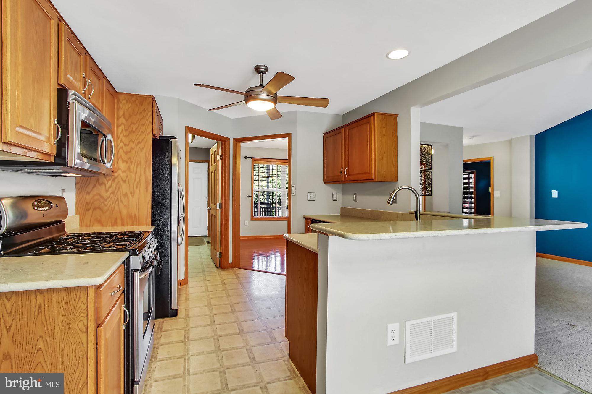 1170 Saddleback Road York, PA 17408 - Photo 10 of 31 Kitchen Breakfast Bar w/ Quartz Countertops