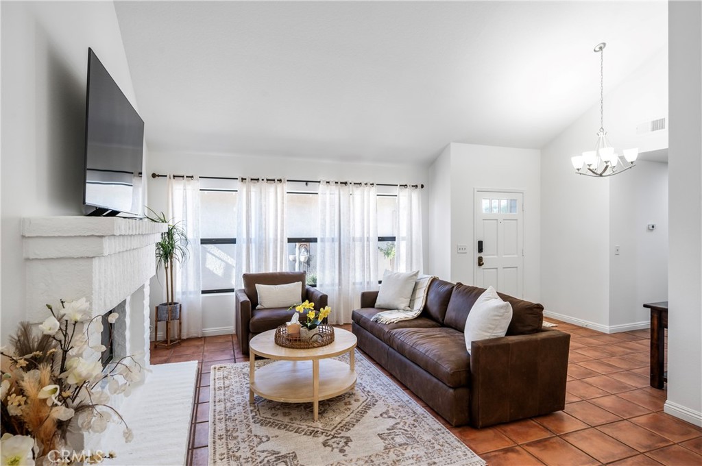492 East Yale Loop Irvine, CA 92614 - Photo 5 of 31