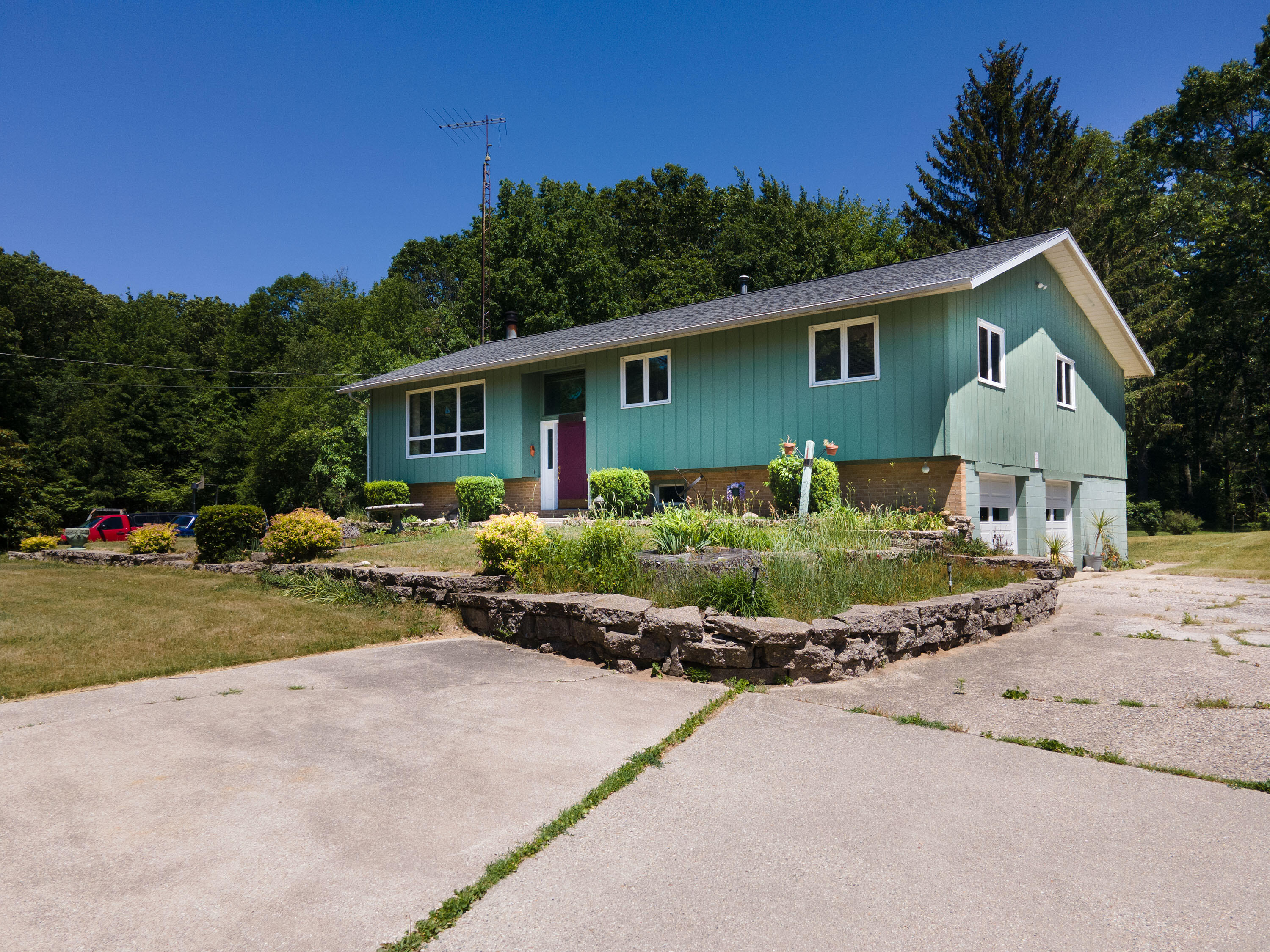 480 North Peterson Road Muskegon, MI 49445 - Photo 3 of 33 3. Exterior Front Right Corner